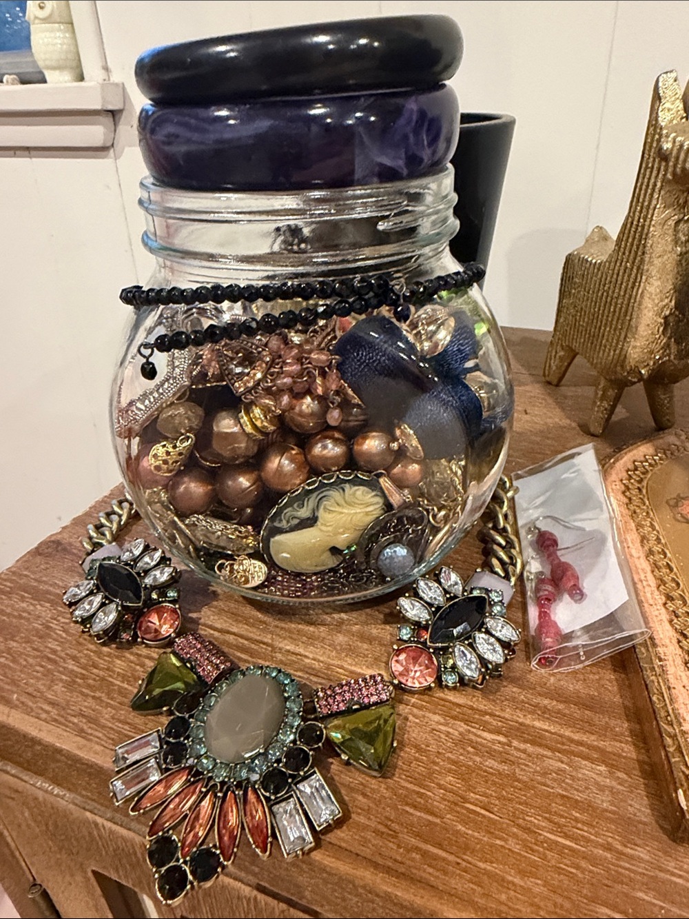 Midnight Garden: An Olivia Welles statement mystery journey of jewelry - Picture 5 of 11